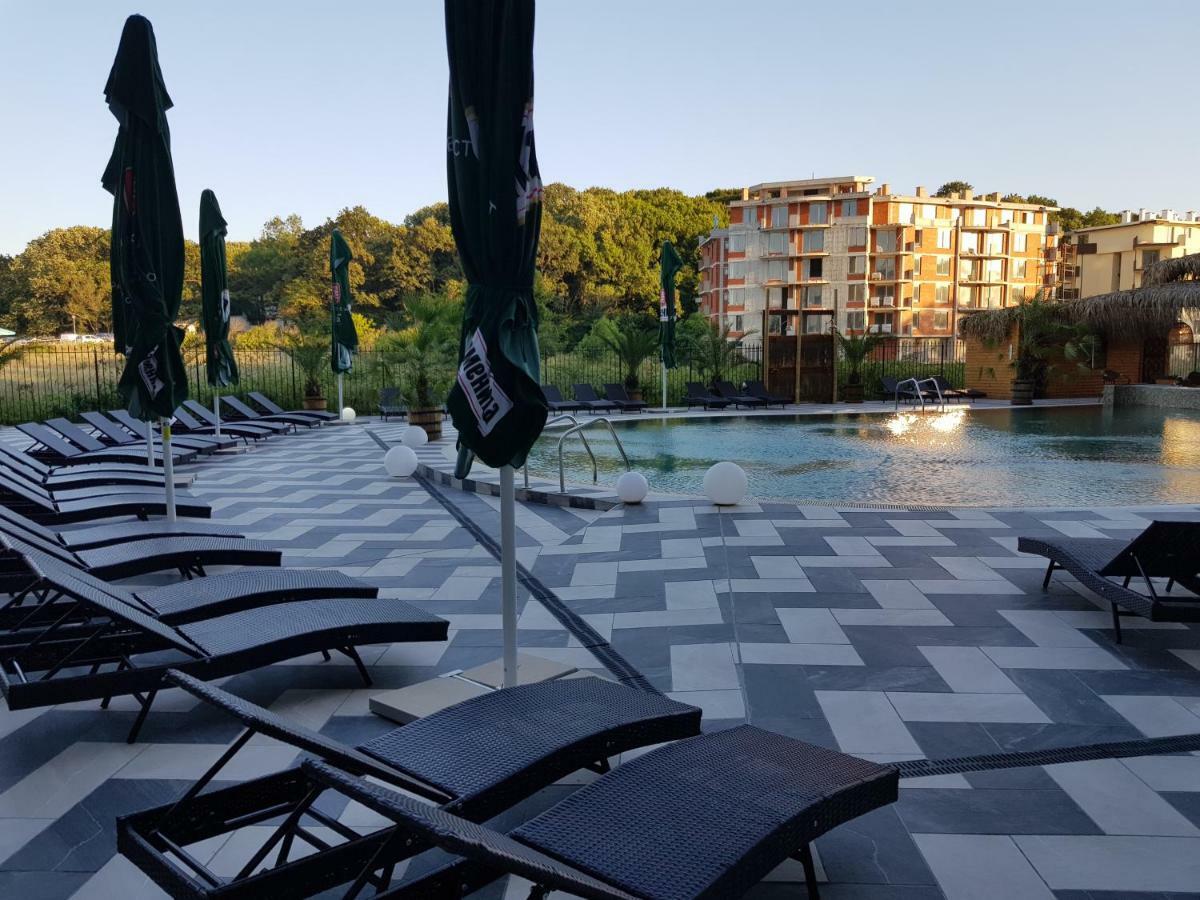 Allure Beach Resort Aparthotel Primorsko Esterno foto